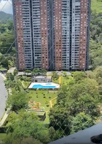 Arriendo Lindo Apartamento Con Espectacular Vista En La Unidad Residencial Colinas De Los Bernal, Ubicada En La Loma De Los Bernal.