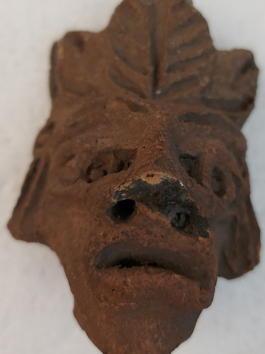 Antiguo Rostro De Barro Y Tezontle Con Detalles Estéticos (Usado)