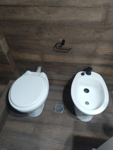 Imagen 5 de 10 de Vendo- Ambiente Totalmente Reciclado A La Calle