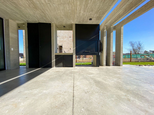 Imagen 16 de 30 de Venta Casa 6 Amb. Piscina El Cantón Barrio Golf!