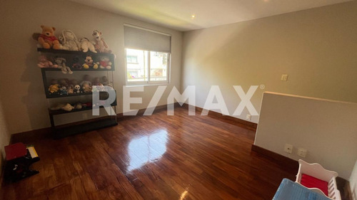 Casa En Venta A 3 Cuadras De Av. De Las Palmas Con Terraza Y Seguridad
