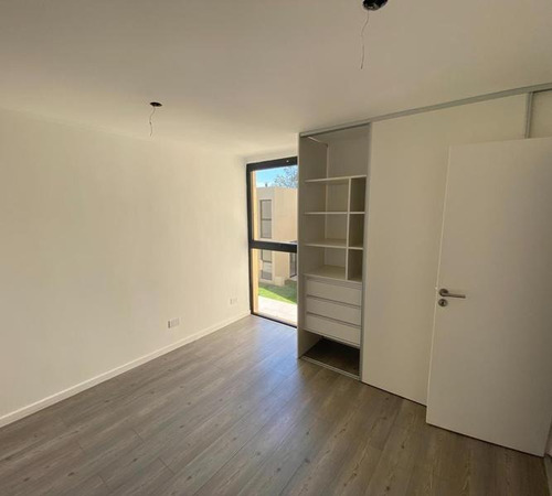Imagen 6 de 12 de Complejos De Casas, 2 Dorm + Cochera. Fisherton