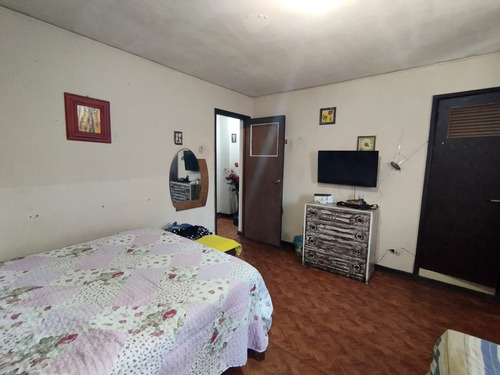 Casa 2d Y1b En Pasaje Privado, Patio Trasero Y Con Gran Cone