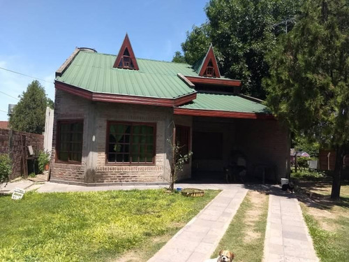 Imagen 2 de 11 de Amplio Chalet Con Gran Terreno A La Venta En Gonzalez Catan