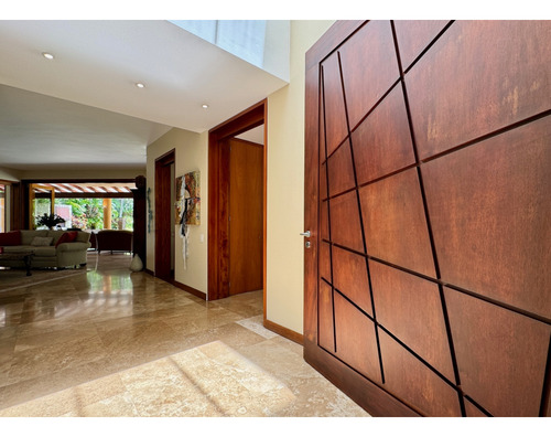 Los Chorros/hermosa Casa Amoblada/2000m2/en Alquiler