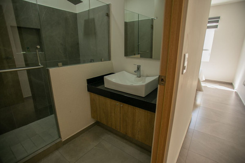 Departamento En Venta Con Alberca Frente Al Tec Torre Libben.