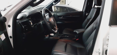 Imagen 7 de 18 de Toyota Hilux Srx At 4x4 2020 Con Solo 27000km Tamola