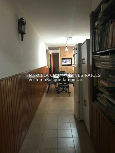 Venta De Casa En Los Hornos Con Pileta Y Parrilla