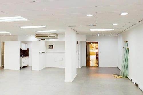 Oficina En Muy Buen Estado, Reciclada | Luminosa
