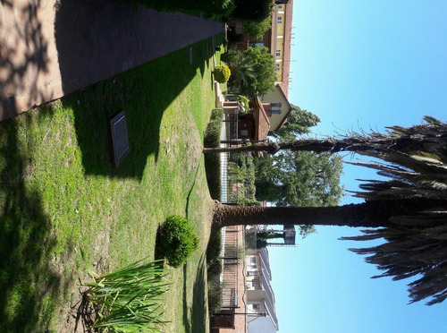 Excelente Triplex En Barrio Village (toma Permuta)