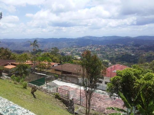 Imagen 3 de 13 de La Lagunita Se Vende Casa De 8 Habitaciones Para Remodelar Con 3.200 Terreno