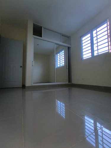 Apartamentos De 2 Habitaciones Un Baño Sala Cocina Comedor