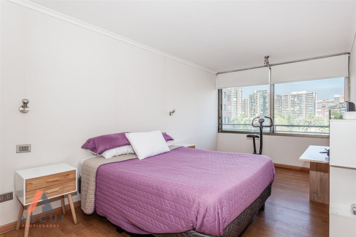 Departamento En Venta De 2 Dorm. En Las Condes