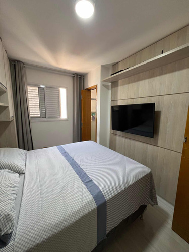 Casa Em Condomínio Com 2 Suítes E Repleta De Planejados