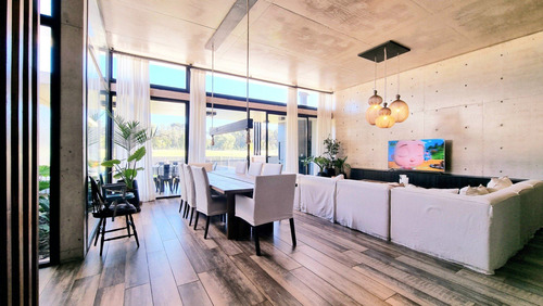Imagen 2 de 29 de Casa Cuatro Ambientes Con Piscina Climatizada