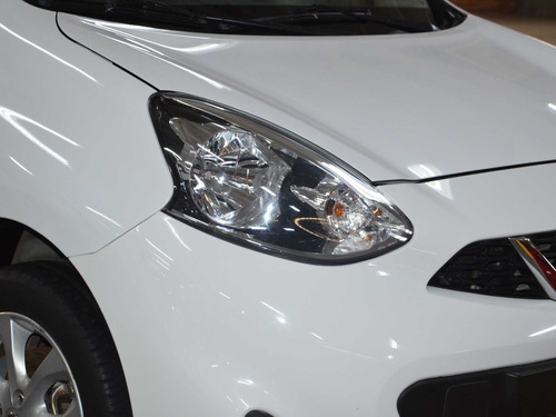 Imagen 11 de 21 de Nissan March Advance 1.6 Mecanico Hb