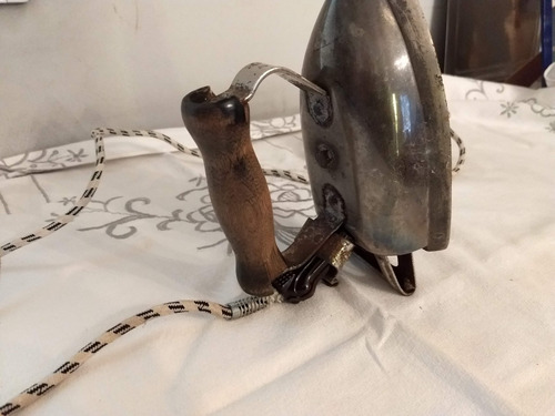Plancha Antigua Fludor: Elegancia Vintage En Antigüedades (Usado)