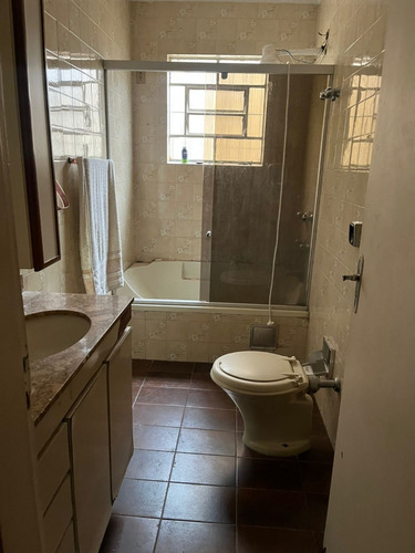 Casa Com Ótimo Quintal E Reformada