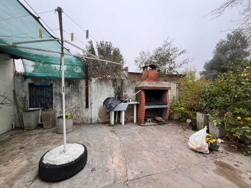 Casa Reciclada Con Hermoso Lote!! Apta Crédito