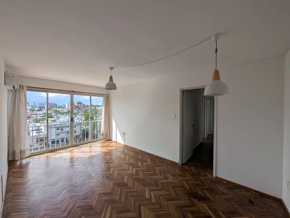 Apartamento De Dos Dormitorios En Parque Batlle, Muy Luminoso, Con Vista Despejada · Foto 2