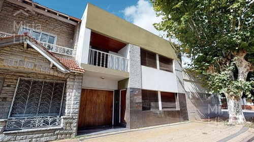 Casa Venta - Calle 24 Entre 66 Y 67 - La Plata