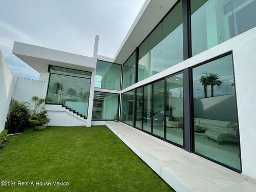 Imagen 8 de 8 de Vista Dorada - Casa Con Sótano Y Sala Doble Altura. Venta
