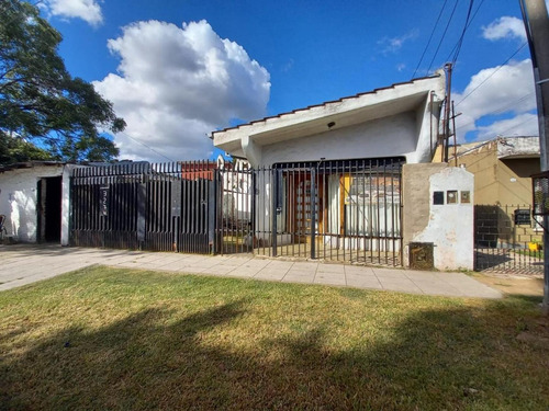 Imagen 1 de 19 de Venta De Casa En Polvorines Céntrico.