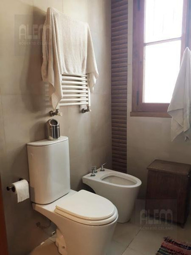 Imagen 13 de 15 de Casa - Hermos Chalet Inglés En Temperley Este