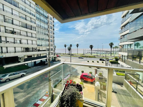 Apartamento En Venta De 4 Dormitorios En Punta Carretas (ref: Vld-3968)