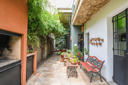 Casa De 3 Dormitorios Con Parrillero Terraza Patio Y Jardín Centro Echesortu