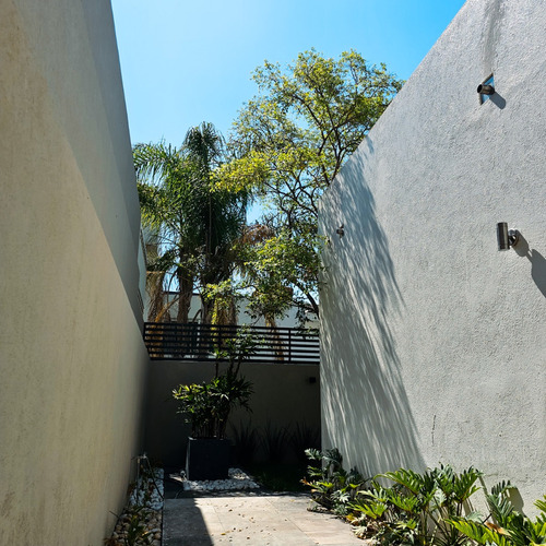 Exclusiva Residencia, Condominio Puerta Plata En La Zona Diamante De Zapopan.