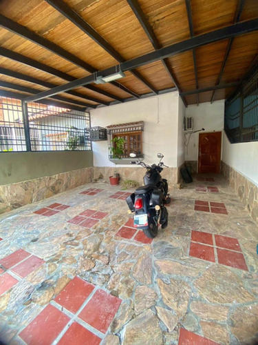 Soloclientes: Casa En Venta En Las Quintas De Naguanagua -at