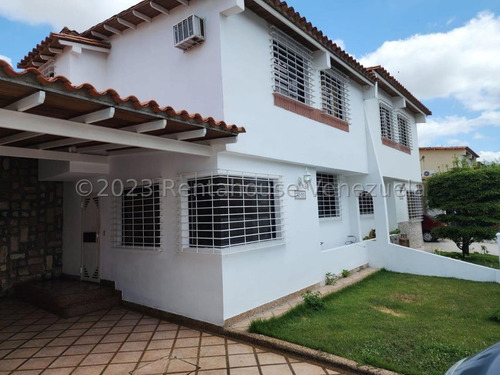 Dennymar Alquila, Casa En Av Intercomunal Cabudare Ofreciendo Espacios Amplios,amoblados Distribuidos Armonicamente Para Brindar Confort Y Comodidad. 3 Hab, 3 Baños, Sala, Cocina Comedor. B59c90