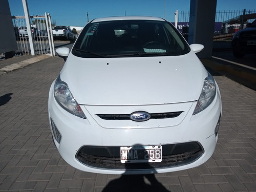 Ford Fiesta Kinetic Design 1.6 Design Titanium 2013