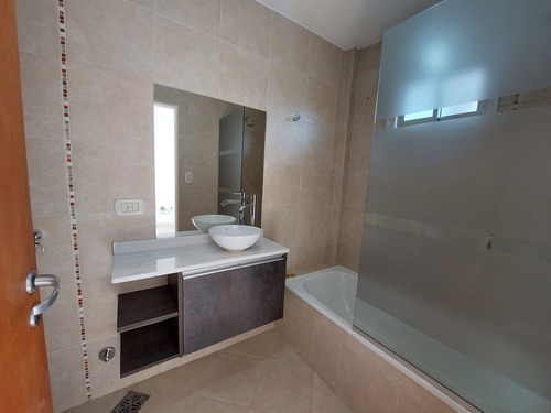 Departamento De 2 Amb C/ Patio Y Cochera- Castelar- Alquiler