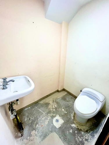 Oportunidad Oficina En Venta Puerto La Cruz C.c Maneiro. Rosa Maria Evergreen