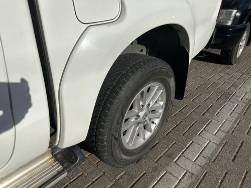 Toyota Hilux 3.0 Cd Srv Cuero 171cv 4x2