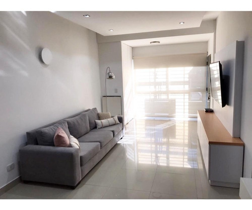 Casa 4 Ambientes En Venta, Estilo Minimalista, Como A Estrenar. Haedo Centro, Haedo Sur.