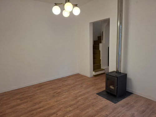 Reservada!! Linda Casa Reciclada, Luminosa Con Generosos Espacios , Amplia Terraza Transitable Y Jardín.