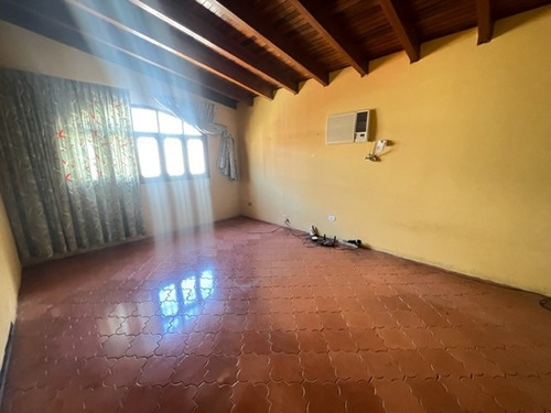 Imagen 11 de 16 de Se Vende Casa 404m2 4h+s/3b+s/2p/ Los Palos Grandes 1218