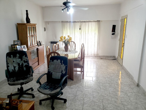 Casa Americana Sobre Gran Lote De 10 X 44.31!