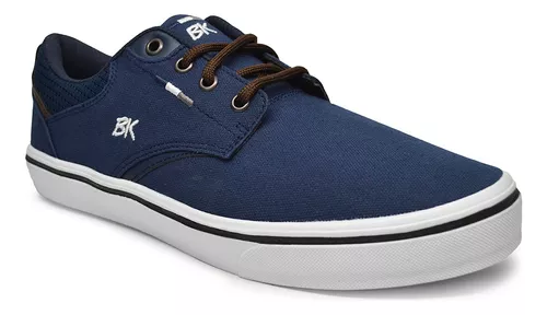 Cómo combinar zapatillas blancas: +21 outfits para hombre (2024