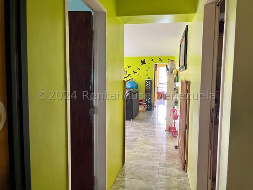 Ss: Vende Apartamento 24-28342 En El Paraiso De 99 M2, 3h/2b/1pe