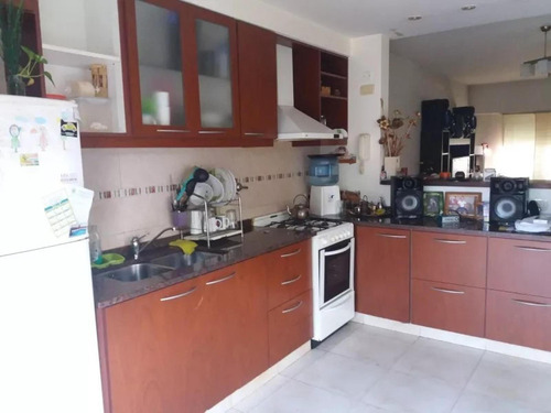 Casa En Venta - 4 Dormitorios 3 Baños - 461mts2 - El Palomar