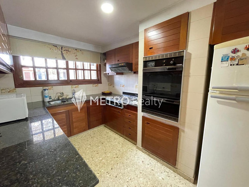 Casa En Venta 4 Ambientes Con Cochera Y Jardin En Bernal Centro