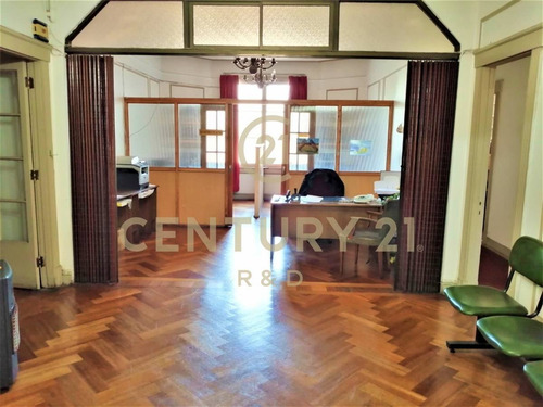Imagen 3 de 15 de Venta De Oficina Con 254mts2 Y 1e, En Calle Dieciocho, Sa...