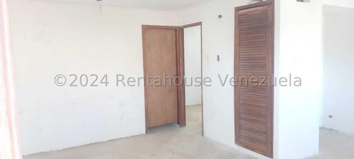 Amp, Mls #24-20928 Vende Apartamento Semi Gris En La Limpia