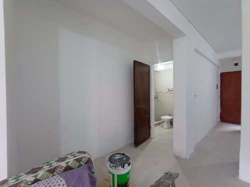 Monoambiente Dividido Con Patio Y Balcon Al Frente En Venta En Ciudadela