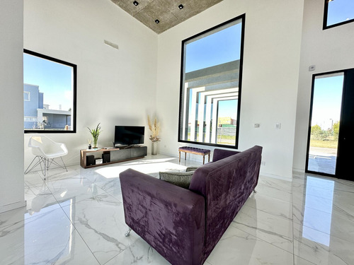 Casa En Venta 4 Ambientes En Una Planta Con Pileta - Barrio Privado San Lucas