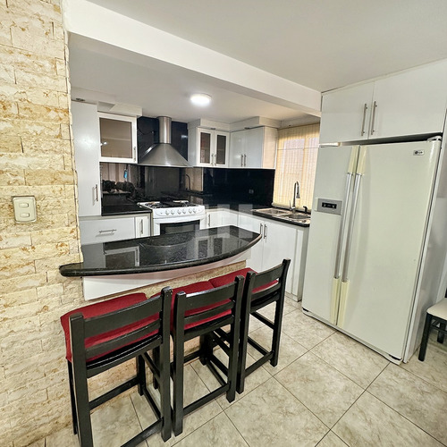 Amplia Y Acogedora Casa En El Conjunto Residencial Casas Bote B